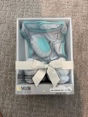 Moon and Stars Baby Bib & Bootie Set -Elephants